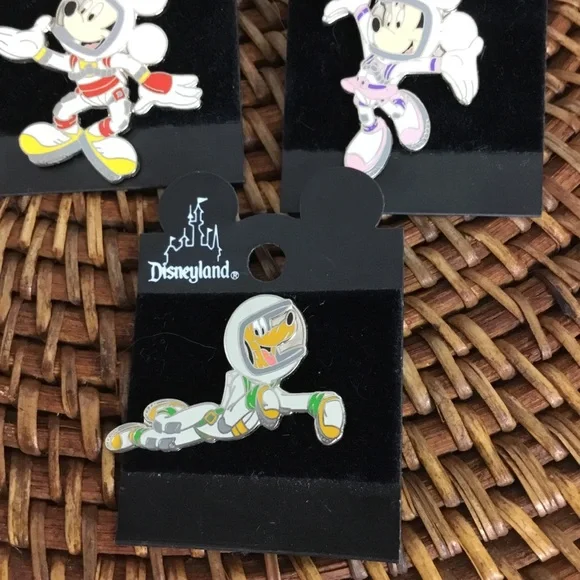 Vintage Disney Pins Mickey Minnie Pluto New Space Astronauts - Picture 3 of 4